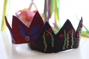 I made these felt crowns for our February giveaway!